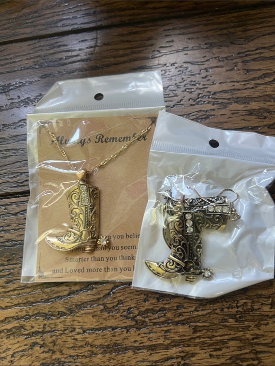 Jewelry - Gold Western Boot Pendant Necklace - Women Jewelry